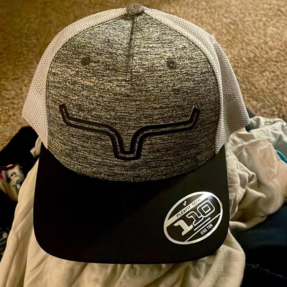 I’m selling a Kimes Ranch hat from buckle